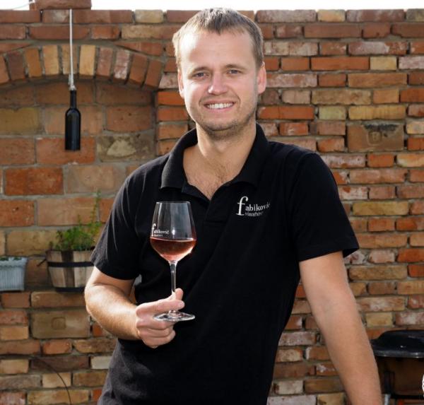 Představujeme Vinařství FABIKOVIČ Představujeme Vinařství FABIKOVIČ